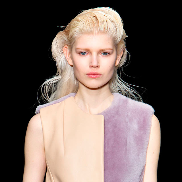 Would You Try the Wet Hair Trend for The Cold Season