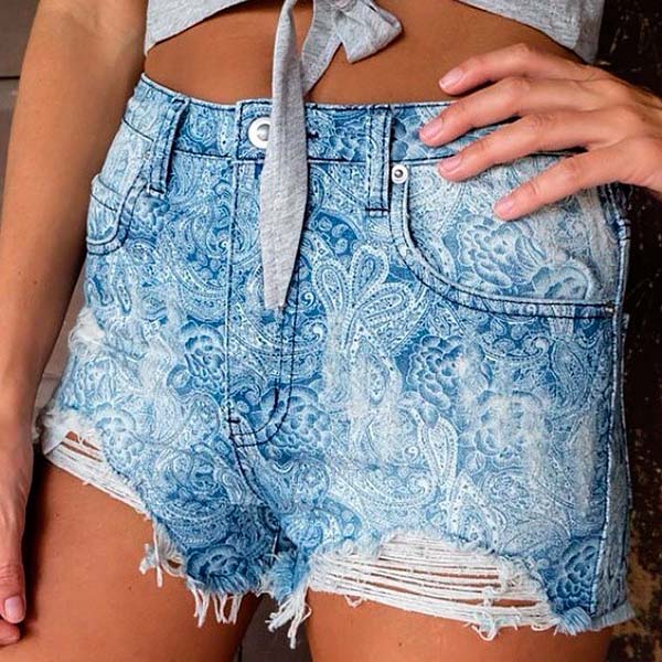 Fashion Trends We Want to Retire Now