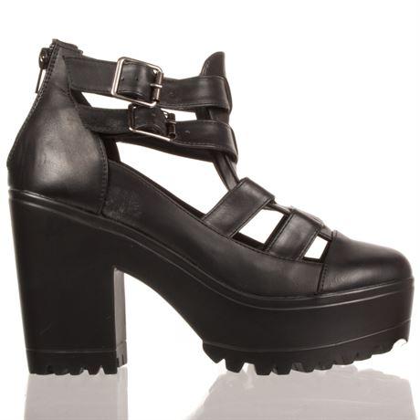 Fashion Trends We Want to Retire Now