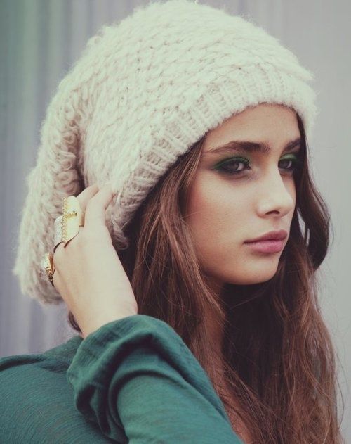 Cute Ways to Wear a Beanie in Winter