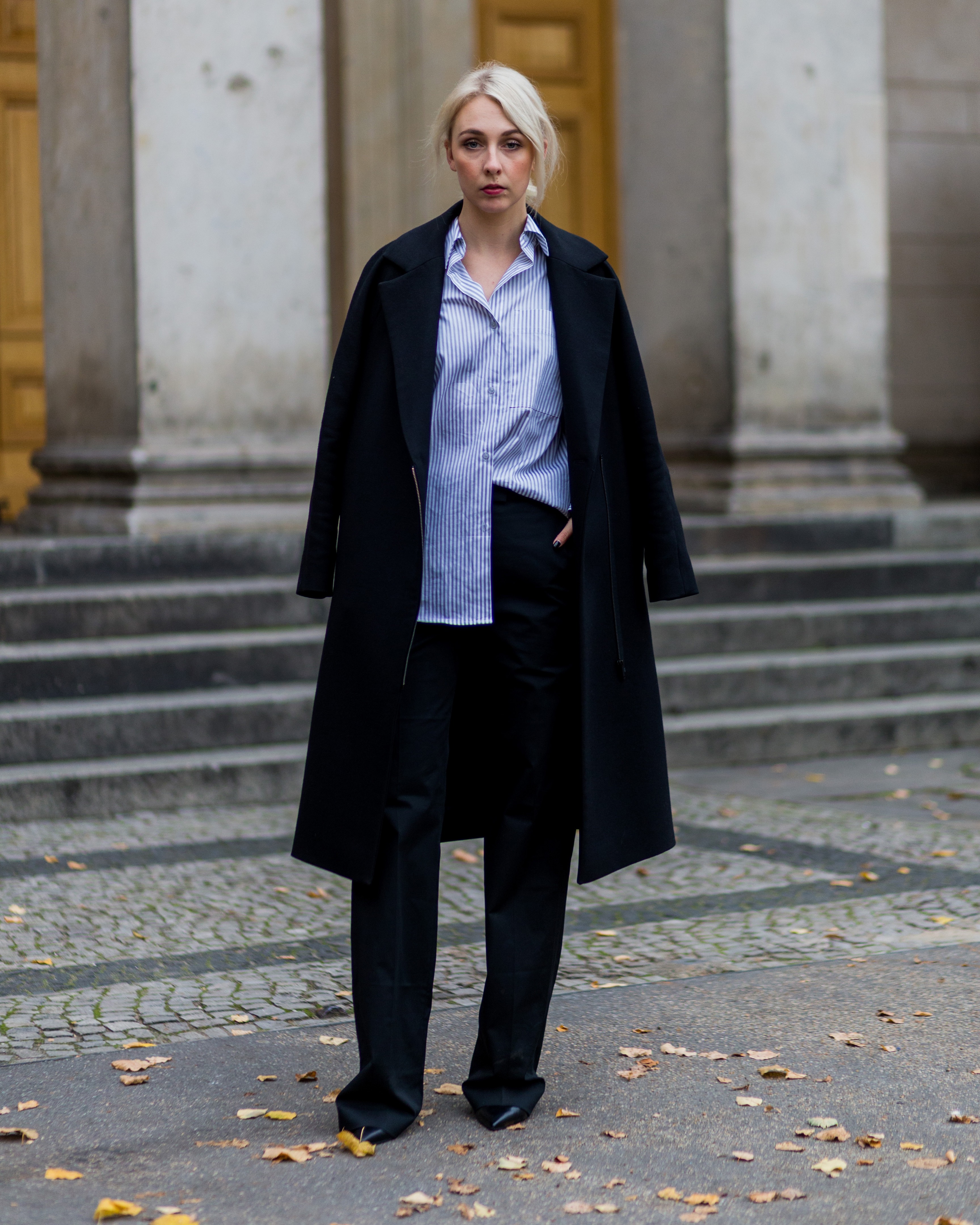 Style blogger Leonie Markhorst channelling street style and the blue shirt.