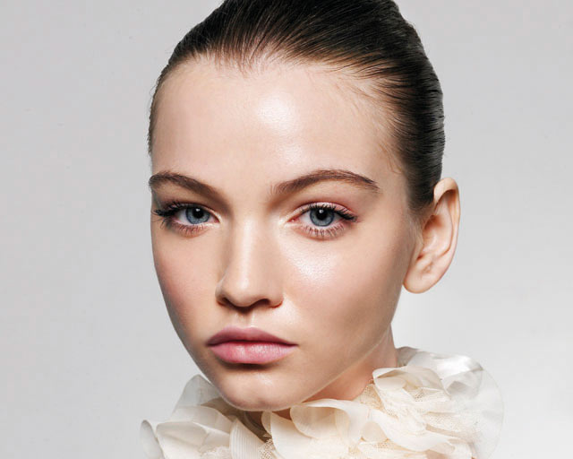 How to Look Hot If You Have Pale Skin