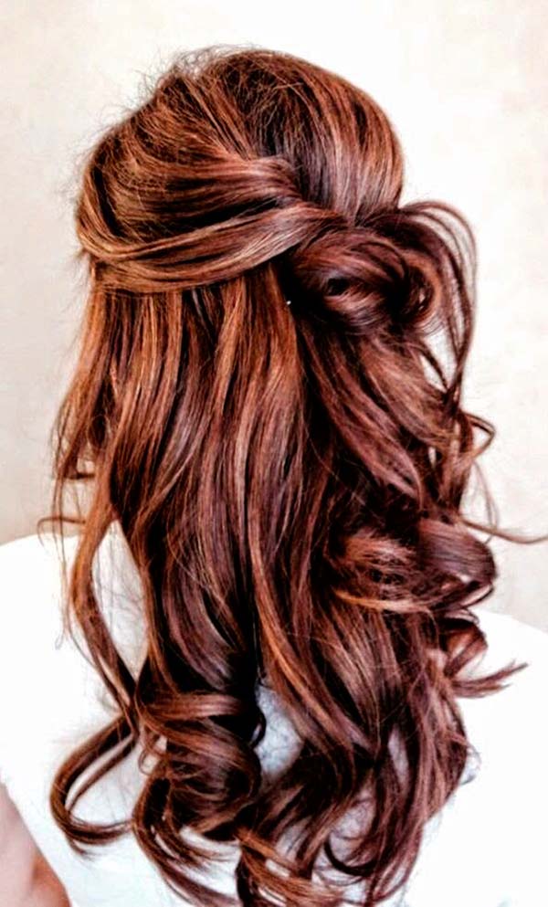 Winter Hairstyles to Wear When It's Snowing