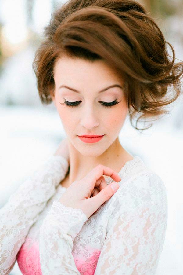 Winter Hairstyles to Wear When It's Snowing
